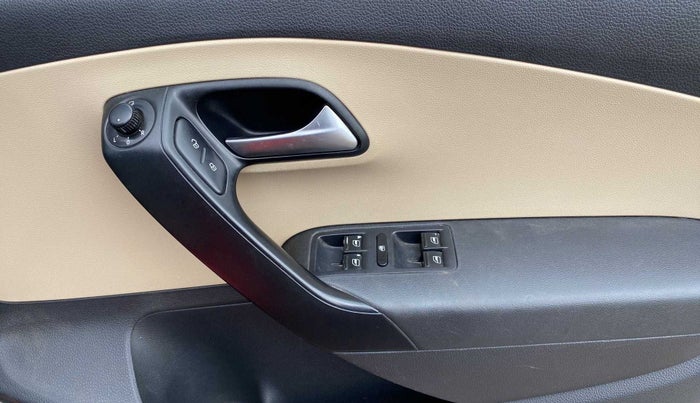 2016 Volkswagen Polo HIGHLINE1.2L, Petrol, Manual, 76,018 km, Driver Side Door Panels Control
