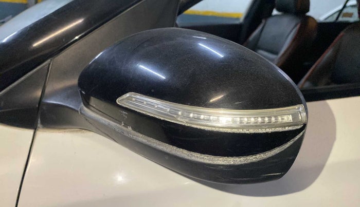2019 Hyundai Elite i20 SPORTZ PLUS DUAL TONE 1.4 CRDI, Diesel, Manual, 77,416 km, Left rear-view mirror - Indicator light has minor damage