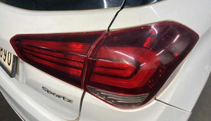 2019 Hyundai Elite i20 SPORTZ PLUS DUAL TONE 1.4 CRDI, Diesel, Manual, 77,416 km, Right tail light - Reverse gear light not functional