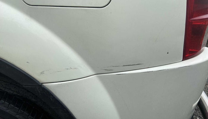 2016 Mahindra XUV500 W6, Diesel, Manual, 97,149 km, Left quarter panel - Minor scratches