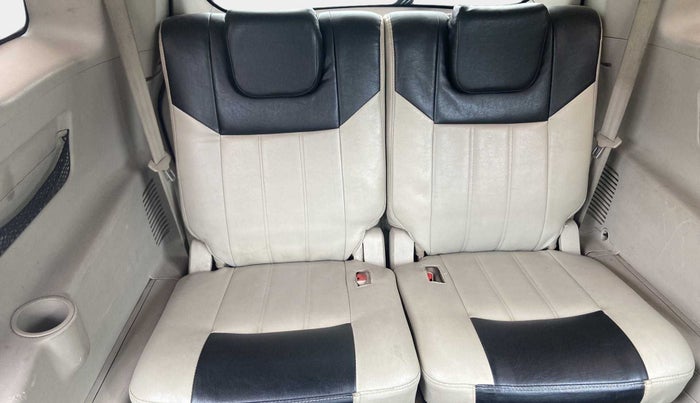 2016 Mahindra XUV500 W6, Diesel, Manual, Third Seat Row ( optional )