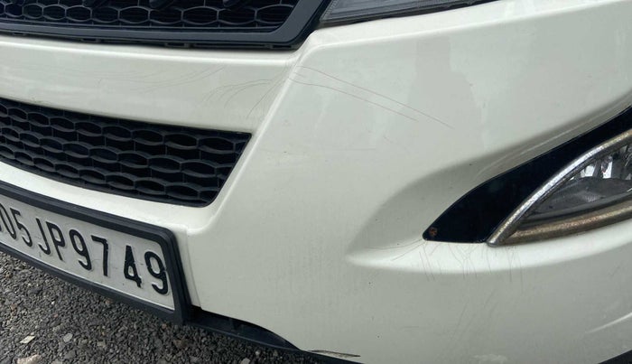 2016 Mahindra XUV500 W6, Diesel, Manual, 97,149 km, Front bumper - Paint has minor damage