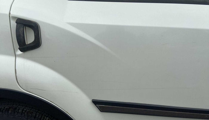 2016 Mahindra XUV500 W6, Diesel, Manual, 97,149 km, Right rear door - Minor scratches