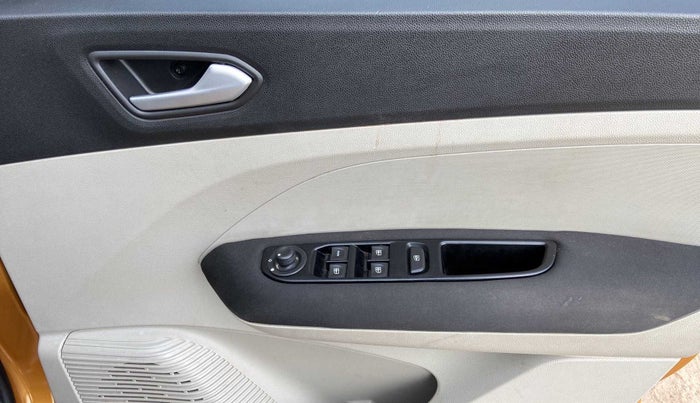 2020 Renault TRIBER RXZ, Petrol, Manual, 24,165 km, Driver Side Door Panels Control