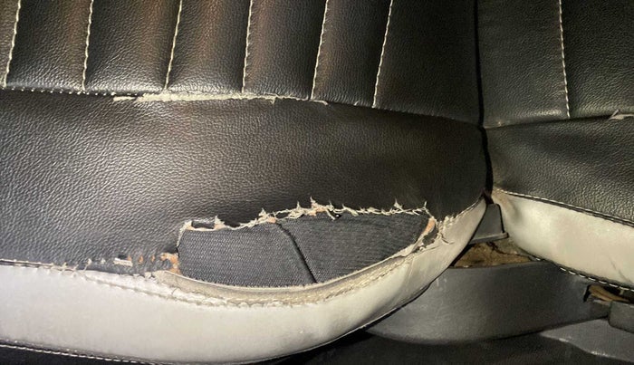 2010 Maruti Swift VXI, Petrol, Manual, 92,339 km, Driver seat - Cover slightly torn