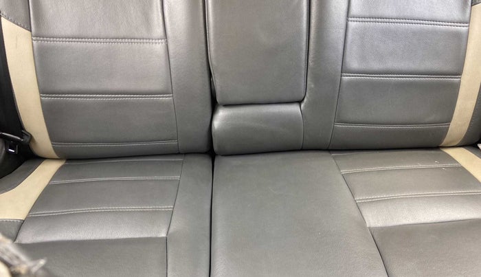 2017 Maruti Vitara Brezza ZDI PLUS, Diesel, Manual, 69,004 km, Second-row left seat - Cover slightly stained