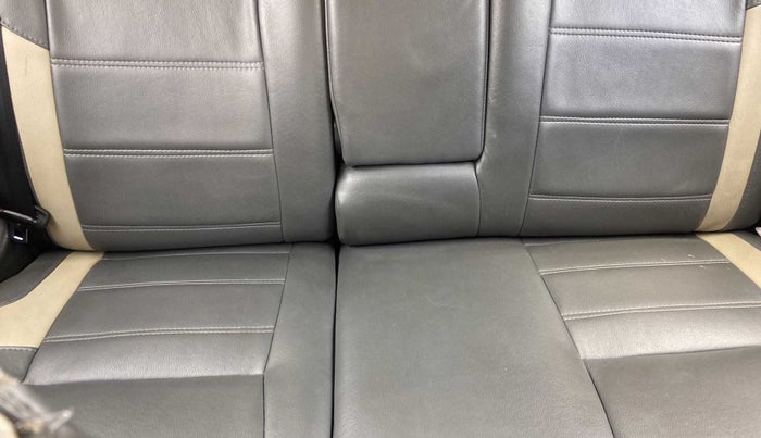 2017 Maruti Vitara Brezza ZDI PLUS, Diesel, Manual, 69,004 km, Second-row right seat - Cover slightly stained