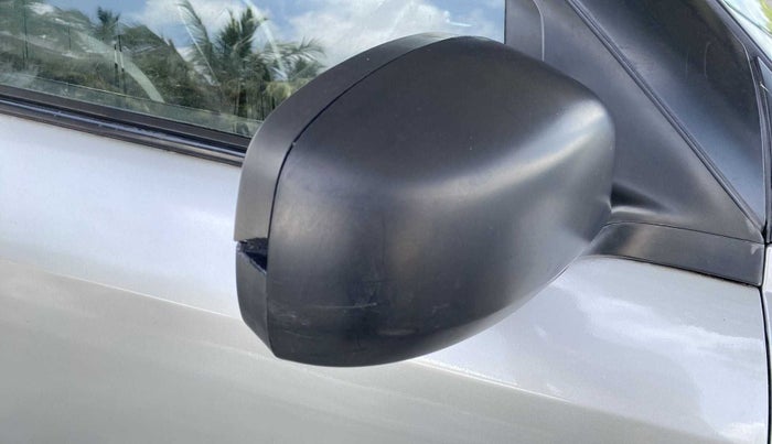 2010 Maruti Swift VXI, Petrol, Manual, 90,917 km, Right rear-view mirror - Cover has minor damage