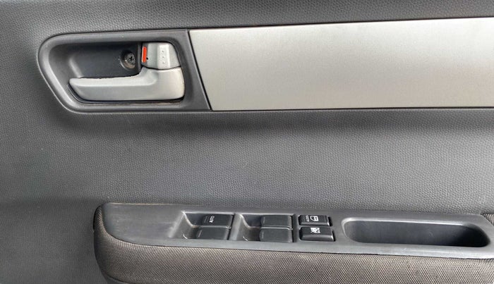2010 Maruti Swift VXI, Petrol, Manual, 90,917 km, Driver Side Door Panels Control