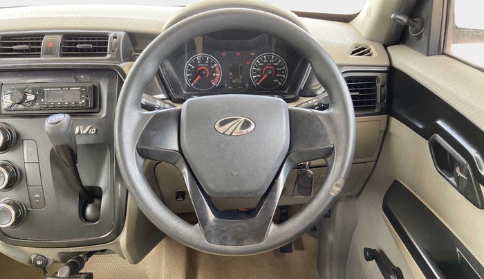 2017 Mahindra Kuv100 K2 6 STR, Petrol, Manual, 54,698 km, Steering Wheel Close Up