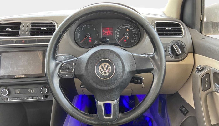 2013 Volkswagen Vento HIGHLINE DIESEL 1.6, Diesel, Manual, 1,15,069 km, Steering Wheel Close Up