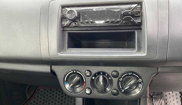2010 Maruti Swift LXI, Petrol, Manual, 71,156 km, AC Unit - Front vent has minor damage