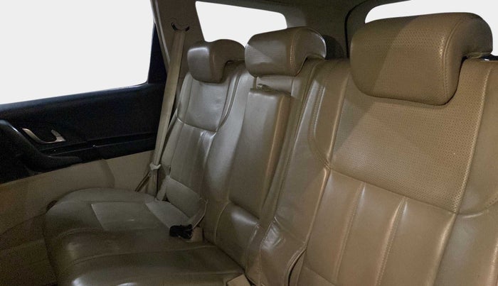 2015 Mahindra XUV500 W10, Diesel, Manual, 91,571 km, Right Side Rear Door Cabin