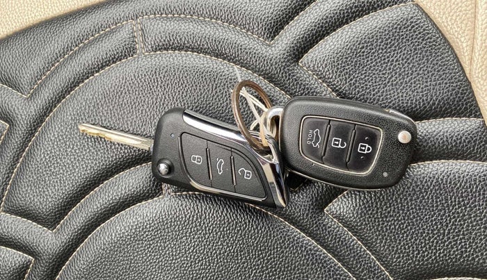 2018 Hyundai Xcent SX 1.2, Petrol, Manual, 14,354 km, Key Close Up