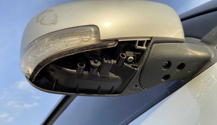 2018 Maruti Swift VXI, Petrol, Manual, 37,780 km, Right rear-view mirror - Indicator light has minor damage