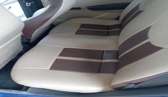 2014 Hyundai Eon MAGNA +, Petrol, Manual, 29,940 km, Second-row left seat - Cover slightly stained