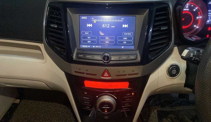 2020 Mahindra XUV300 W8 1.5 DIESEL AMT, Diesel, Automatic, 61,118 km, Infotainment system - Parking sensor not working