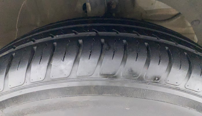 2022 Maruti Swift VXI, Petrol, Manual, 51,153 km, Right Front Tyre Tread