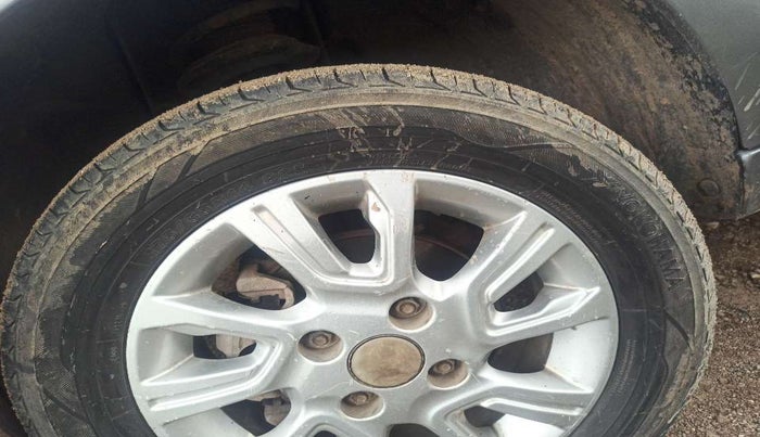 2018 Tata Tiago XZ PETROL, Petrol, Manual, 53,727 km, Left front tyre - Minor crack
