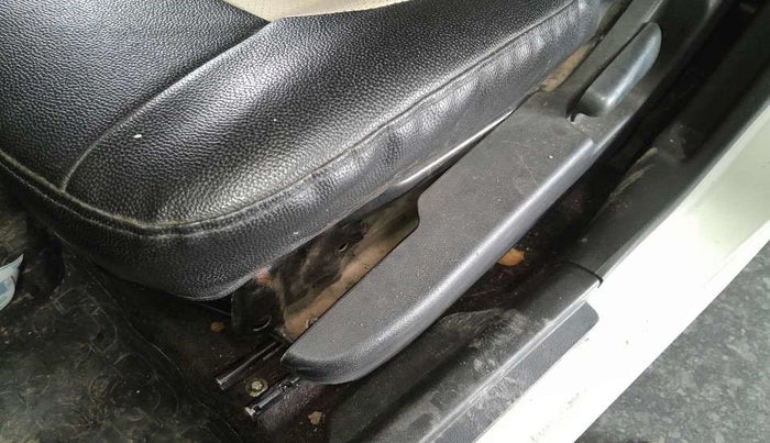 2015 Maruti Wagon R 1.0 LXI, Petrol, Manual, 74,447 km, Front left seat (passenger seat) - Seat side trim has minor damage