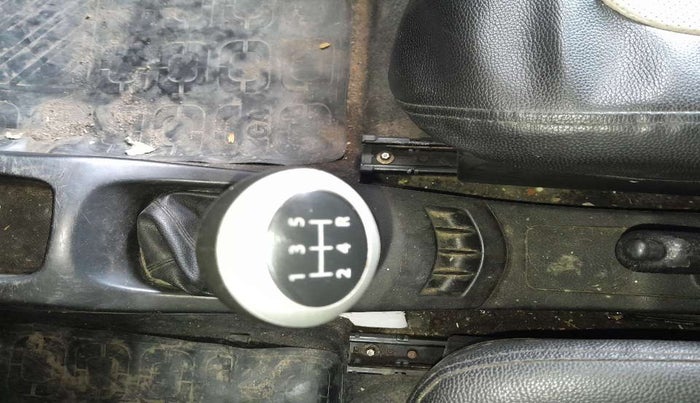 2015 Maruti Wagon R 1.0 LXI, Petrol, Manual, 74,447 km, Gear lever - Knob has minor damage