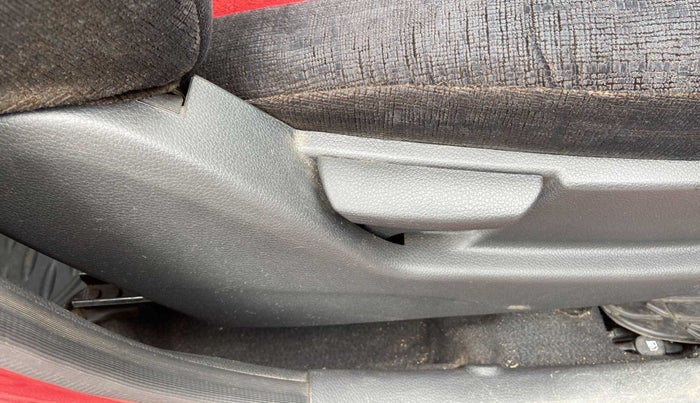 2015 Hyundai Eon MAGNA +, Petrol, Manual, 33,008 km, Driver Side Adjustment Panel