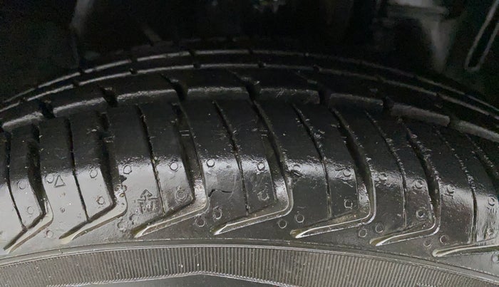 2017 Datsun Redi Go T(O) 1.0, Petrol, Manual, 6,462 km, Right Front Tyre Tread