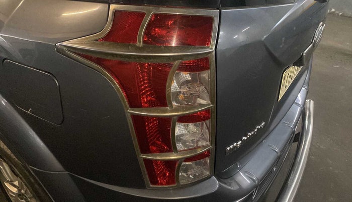 2013 Mahindra XUV500 W8, Diesel, Manual, 1,04,490 km, Left tail light - Chrome has minor damage