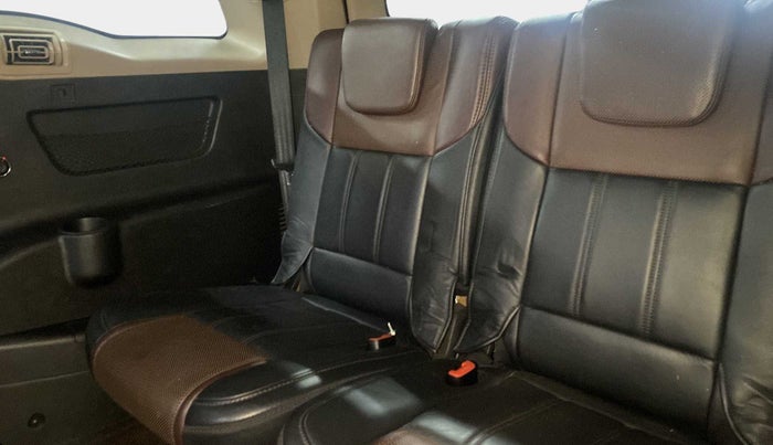 2013 Mahindra XUV500 W8, Diesel, Manual, 1,04,490 km, Third Seat Row ( optional )