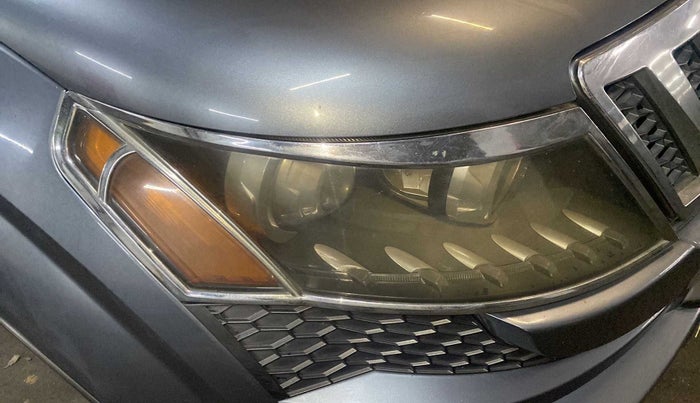 2013 Mahindra XUV500 W8, Diesel, Manual, 1,04,490 km, Right headlight - Faded