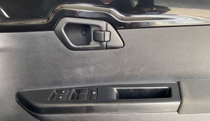 2018 Mahindra KUV 100 NXT K8 P 6 STR, Petrol, Manual, 39,396 km, Driver Side Door Panels Control