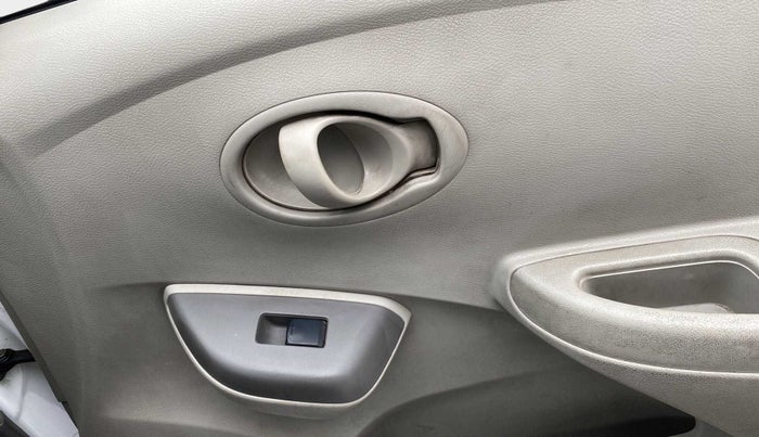 2014 Datsun Go T, Petrol, Manual, 60,434 km, Driver Side Door Panels Control