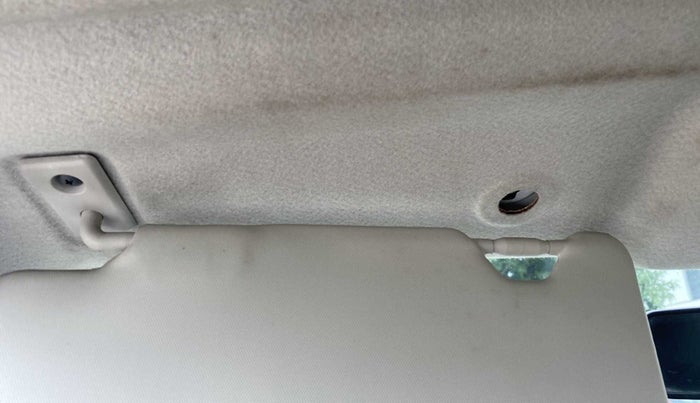 2014 Datsun Go T, Petrol, Manual, 60,434 km, Ceiling - Sun visor minor damage