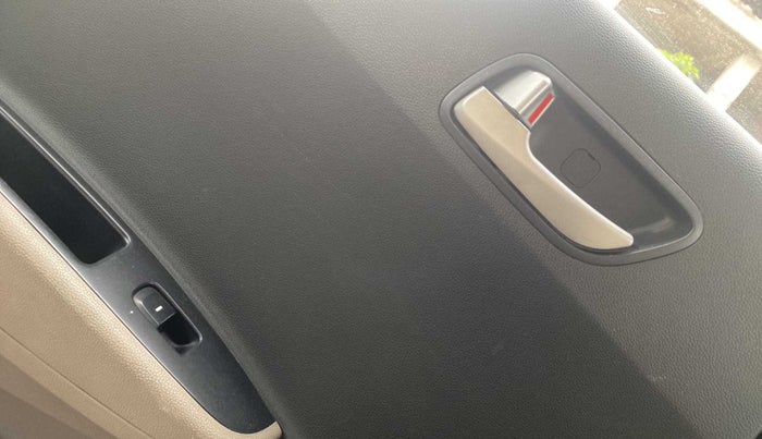 2014 Hyundai Grand i10 SPORTZ 1.1 CRDI, Diesel, Manual, 76,164 km, Left rear window switch / handle - Switch/handle not functional