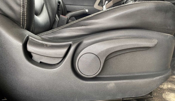 2015 Hyundai Creta SX PLUS 1.6 PETROL, Petrol, Manual, 29,033 km, Driver Side Adjustment Panel