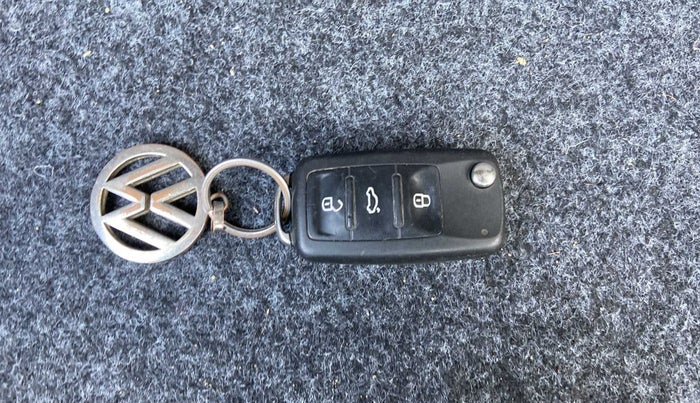 2018 Volkswagen Polo HIGHLINE PLUS 1.0 16 ALLOY, Petrol, Manual, 28,707 km, Key Close Up