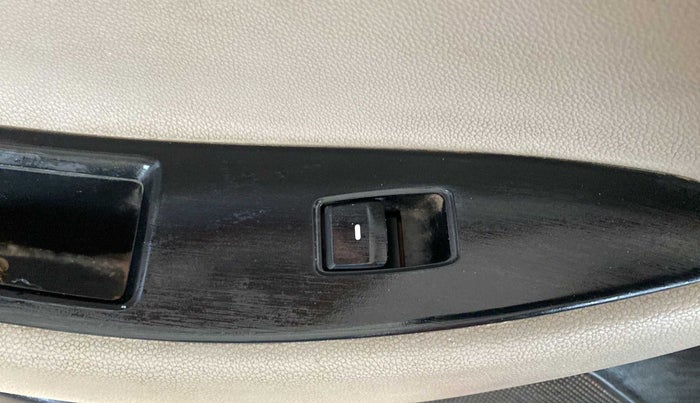 2015 Hyundai Elite i20 MAGNA 1.2, Petrol, Manual, 49,642 km, Left rear window switch / handle - Switch/handle not functional
