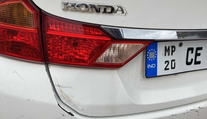 2014 Honda City 1.5L I-VTEC S MT, Petrol, Manual, 1,01,754 km, Dicky (Boot door) - Slightly dented