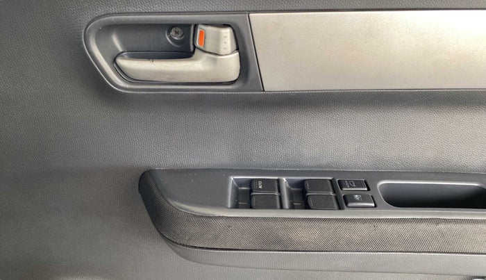 2011 Maruti Swift VXI, Petrol, Manual, 1,22,899 km, Driver Side Door Panels Control