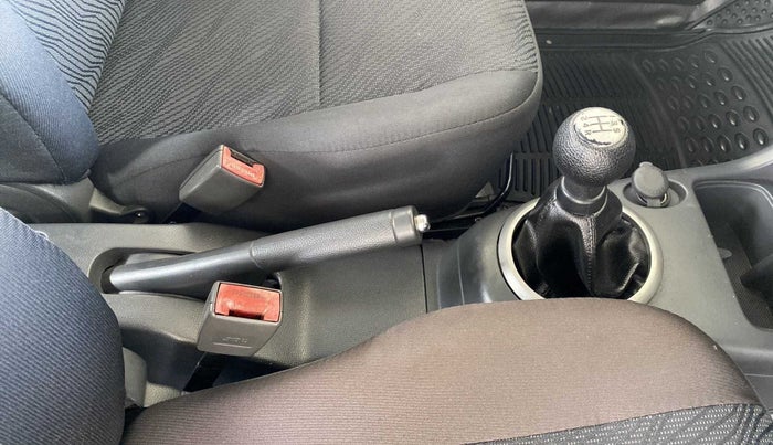 2011 Maruti Swift VXI, Petrol, Manual, 1,22,899 km, Gear Lever
