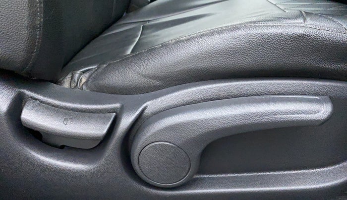 2017 Hyundai Elite i20 SPORTZ 1.2, Petrol, Manual, 26,514 km, Driver Side Adjustment Panel