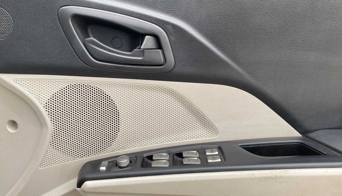 2019 Mahindra XUV300 W6 1.5 DIESEL AMT, Diesel, Automatic, 36,195 km, Driver Side Door Panels Control