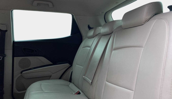 2019 Mahindra XUV300 W6 1.5 DIESEL AMT, Diesel, Automatic, 36,195 km, Right Side Rear Door Cabin