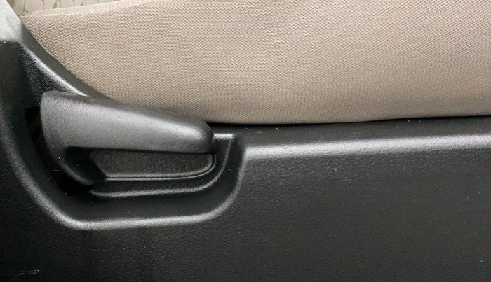 2016 Maruti Wagon R 1.0 VXI (O) AMT, Petrol, Automatic, 45,807 km, Driver Side Adjustment Panel