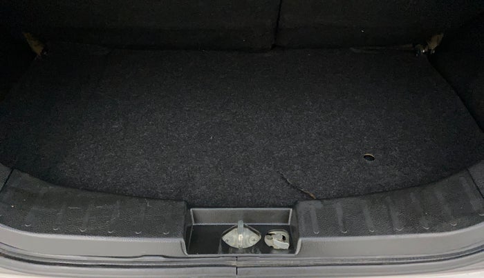 2016 Maruti Wagon R 1.0 VXI (O) AMT, Petrol, Automatic, 45,807 km, Boot Inside