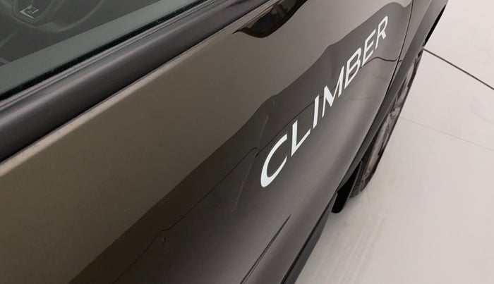 2021 Renault Kwid CLIMBER 1.0 (O), Petrol, Manual, 31,971 km, Driver-side door - Slightly dented