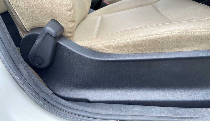 2019 Volkswagen Ameo TRENDLINE 1.0L, Petrol, Manual, 16,109 km, Driver Side Adjustment Panel