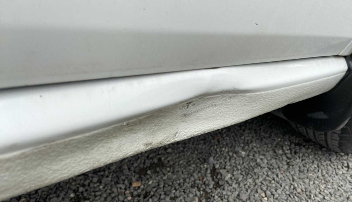 2019 Volkswagen Ameo TRENDLINE 1.0L, Petrol, Manual, 16,109 km, Right running board - Slightly dented
