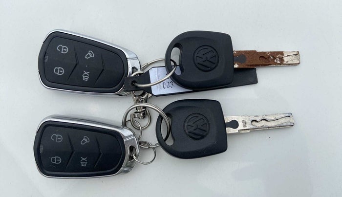 2019 Volkswagen Ameo TRENDLINE 1.0L, Petrol, Manual, 16,109 km, Key Close Up