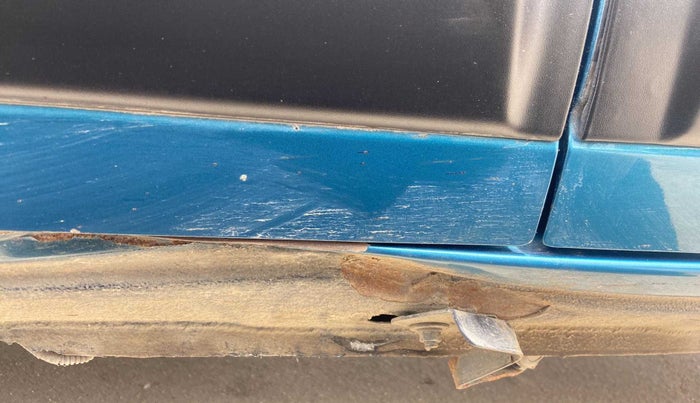 2019 Renault Kwid RXT 1.0 AMT (O), Petrol, Automatic, 5,083 km, Left running board - Slightly dented